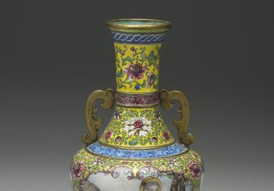 图片[2]-Long-necked copper vase with painted enamels, Qing dynasty, Qianlong reign (1736-1795)-China Archive